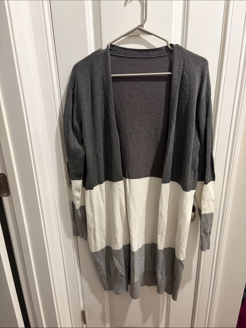 Open-Front Colorblock Cardigan Sweater - Gray & White